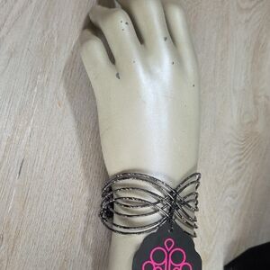 🌹#77 Paparazzi Silver and Black Intricate Bow Bracelet